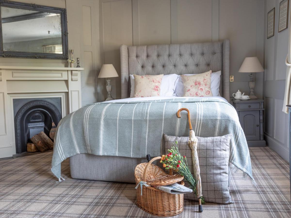Отель The Running Horses Mickleham Экстерьер фото