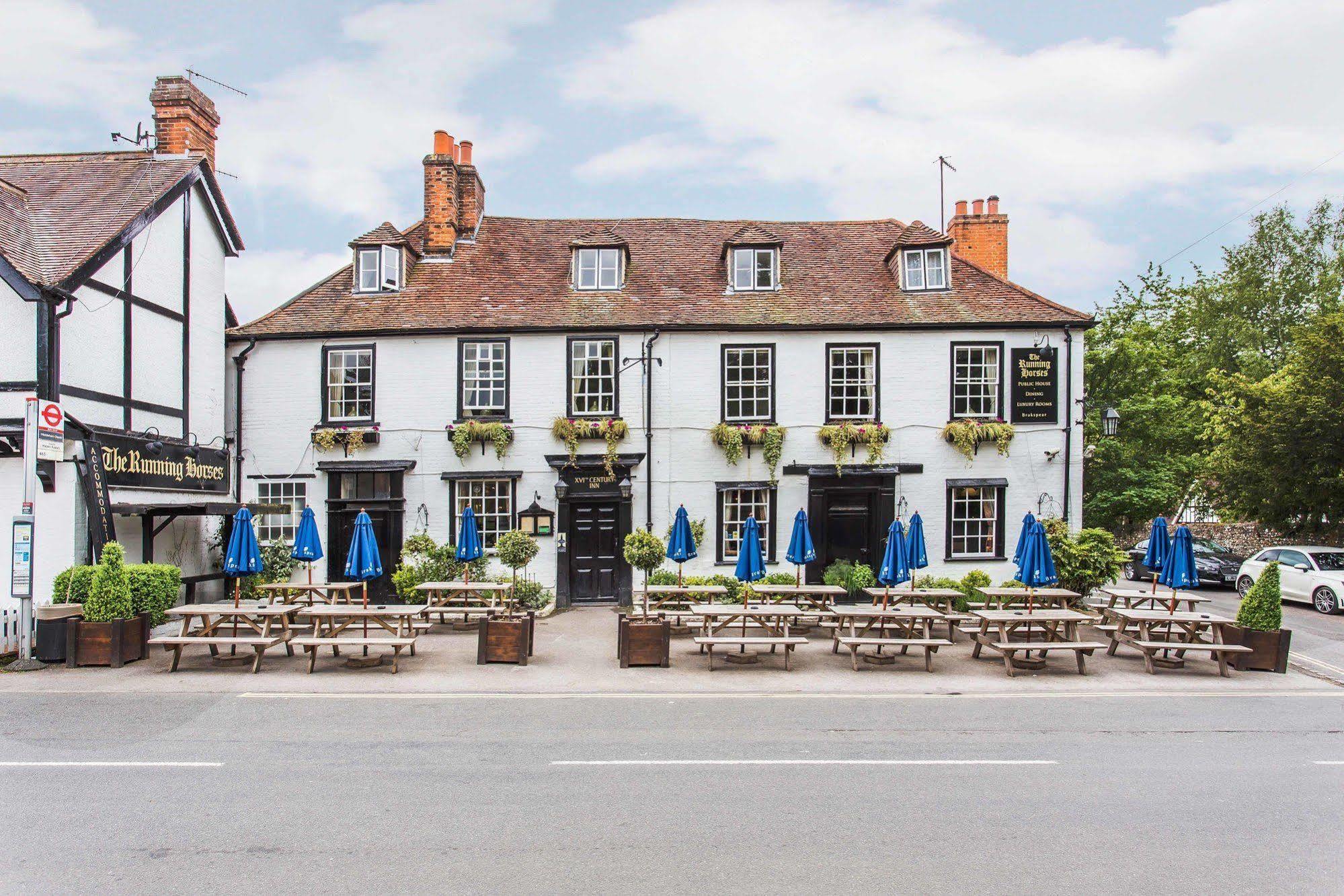 Отель The Running Horses Mickleham Экстерьер фото